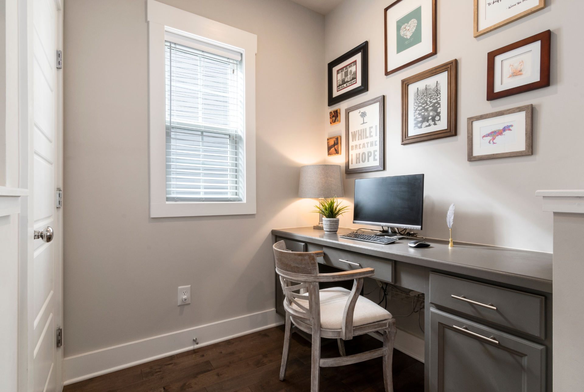 TRANSFORM A GARAGE INTO AN OFFICE